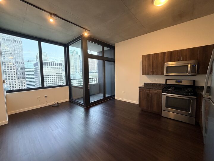 Property Photo: 235 W Van Buren Street 2819 IL 60607