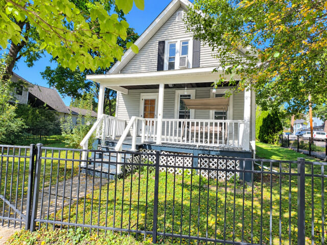 Property Photo:  952 Larkin Avenue  IL 60123 