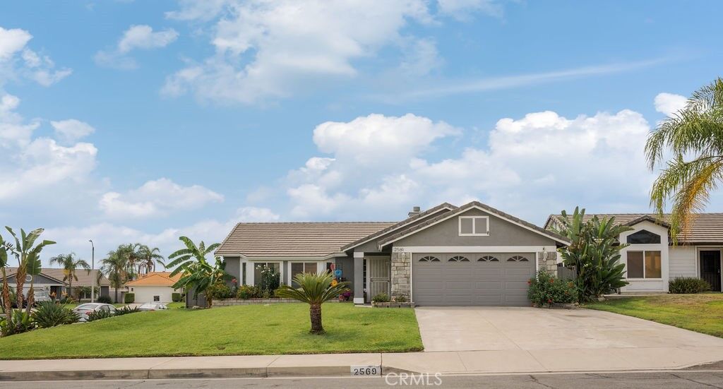 Property Photo:  2569 W Plaza Serena Drive  CA 92377 