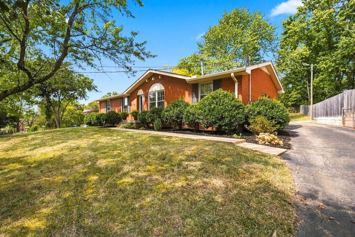 Property Photo: 211 Blue Ridge Dr TN 37138