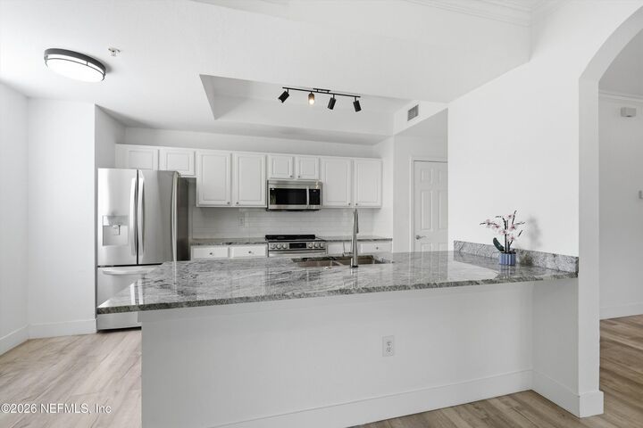 Property Photo: 10075 Gate Parkway 701 FL 32246
