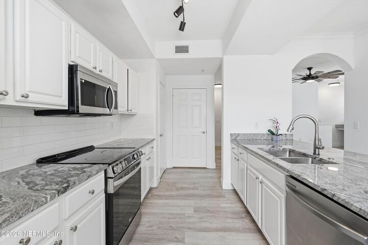Property Photo: 10075 Gate Parkway 701 FL 32246