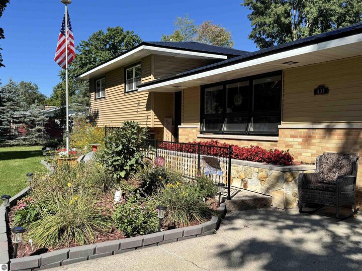 Property Photo:  401 Orchard Avenue  MI 48617 