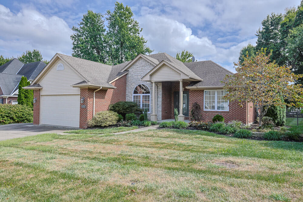 Property Photo:  28 N Dilcrest Circle  KY 41042 