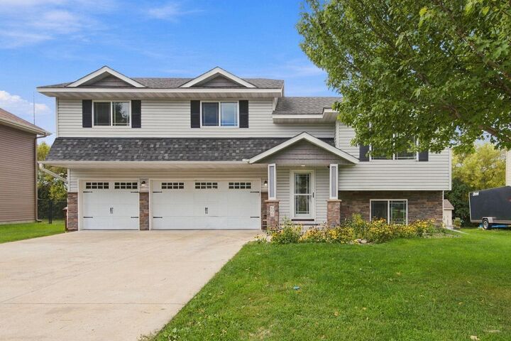 Property Photo: 609 Ingalls Drive MN 55313