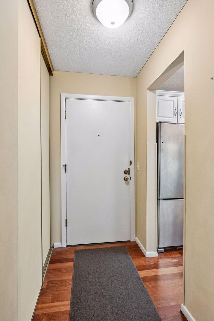 Property Photo:  215 Barry Avenue S 217  MN 55391 