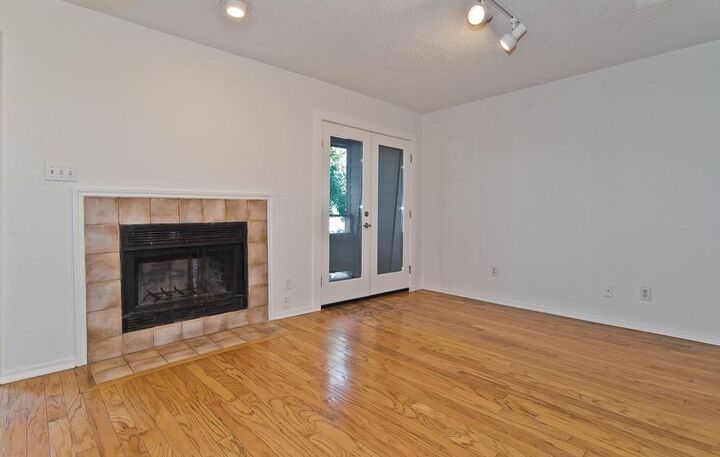 Property Photo: 5757 E University Boulevard 27Y TX 75206