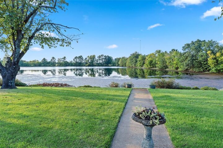 Property Photo: 1625 Lakeshore Drive TX 75482