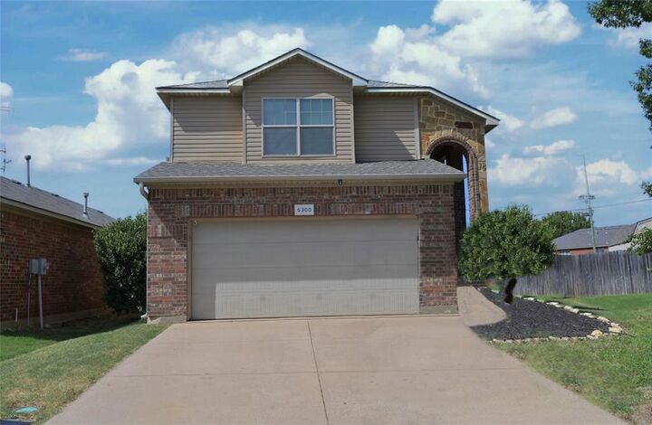 Property Photo: 5300 Britton Ridge Lane TX 76179