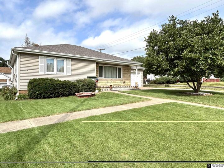 Property Photo: 1421 Pine Street NE 68066
