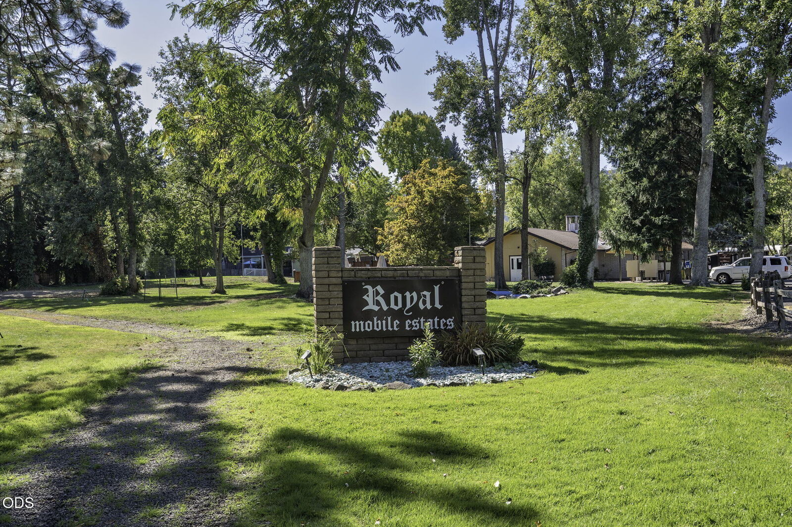 Property Photo: 1055 N 5th Street Unit 143 OR 97530