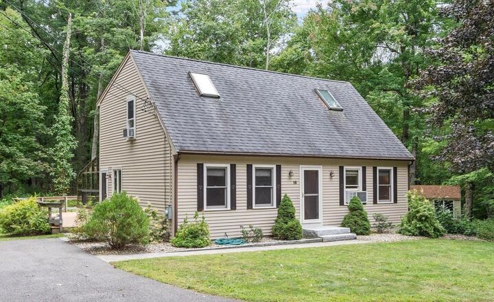 Property Photo:  10 Hog Hill Rd  MA 01463 