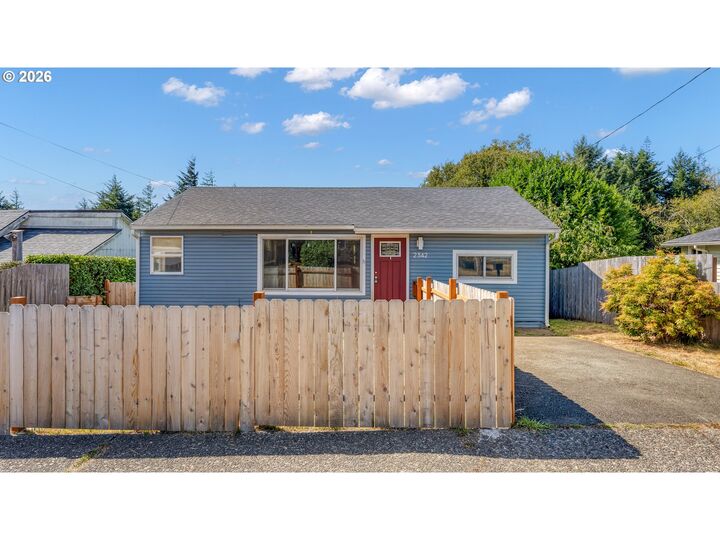 Property Photo: 2342 Brussells St OR 97459
