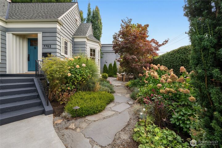 Property Photo:  7702  Sunnyside Avenue N  WA 98103 