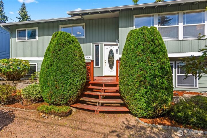 Property Photo:  7819  225th Place SW  WA 98026 