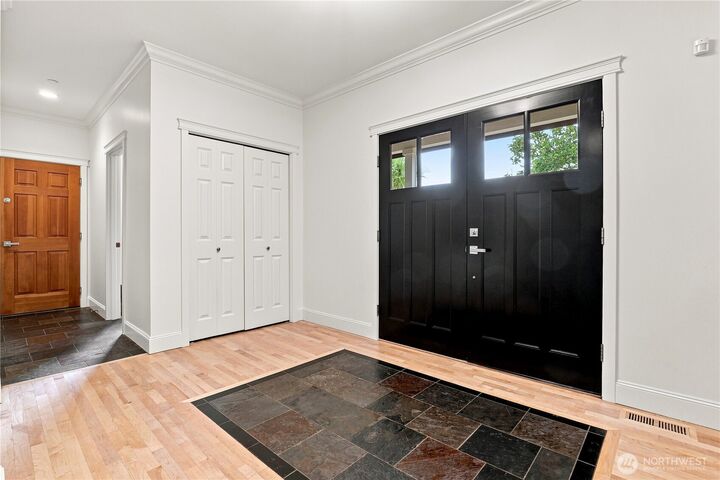 Property Photo:  1020  5th Street  WA 98033 