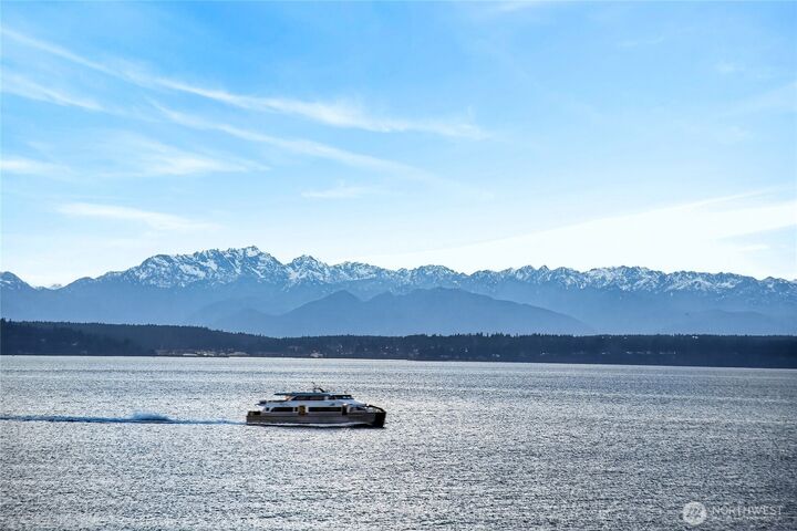 Property Photo:  1374  Alki Avenue SW 400  WA 98116 