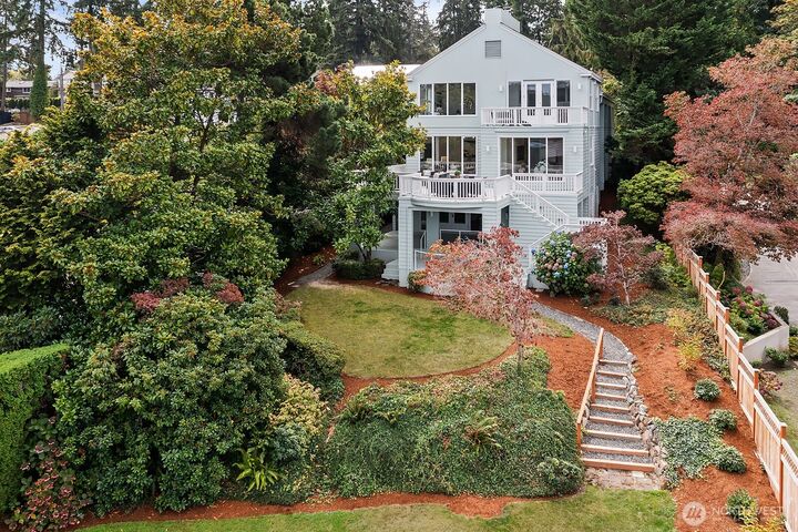 Property Photo:  3402 W Lake Sammamish Parkway NE  WA 98052 