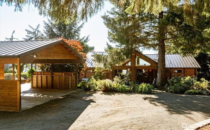 Property Photo: 1660 Seacrest Lane WA 98239
