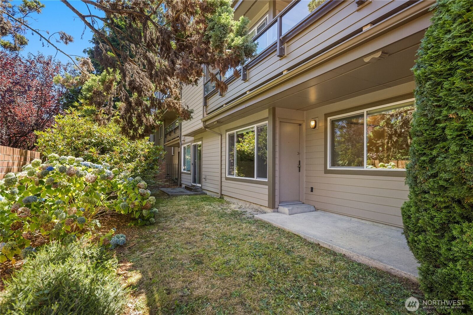 Property Photo:  6055  35th Avenue SW 107  WA 98126 