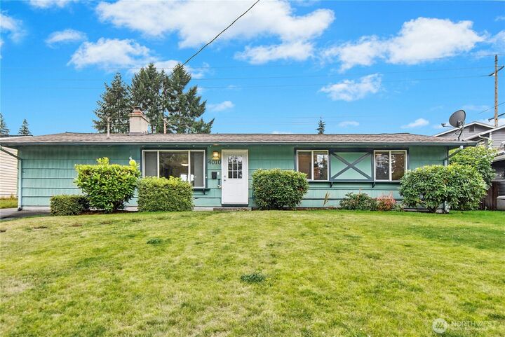 Property Photo:  4010  227th Place SW  WA 98043 