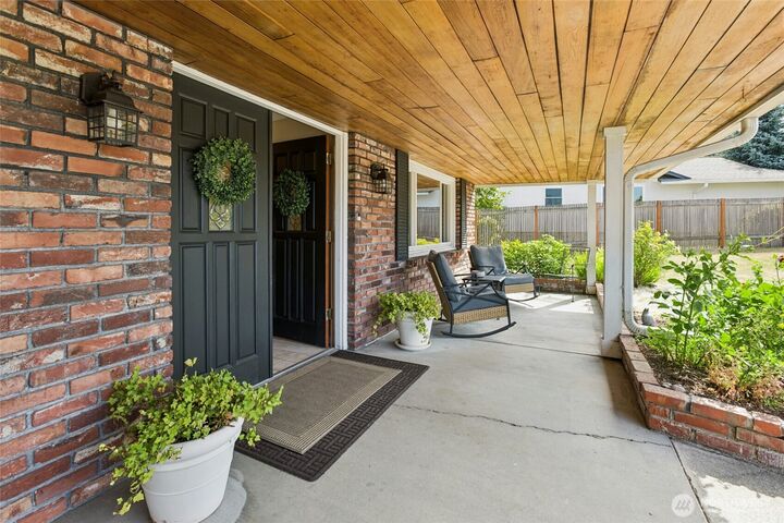 Property Photo: 12406 SE 47th Street WA 98006
