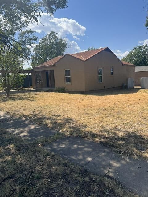 Property Photo:  300 E Ave Avenue  TX 76821 