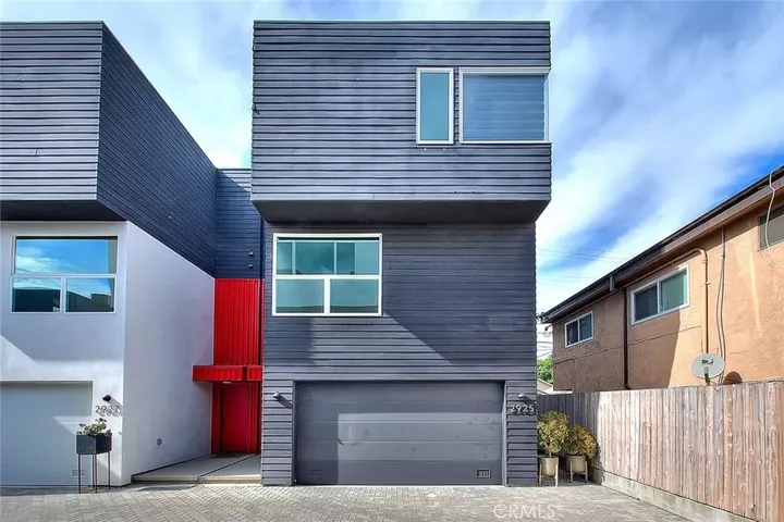 Property Photo: 2925 S Cloverdale Avenue CA 90016