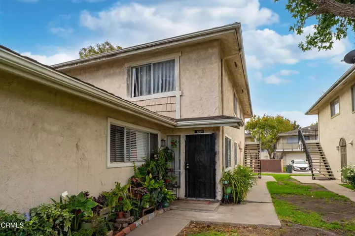 Property Photo:  684 W Hemlock Street  CA 93041 