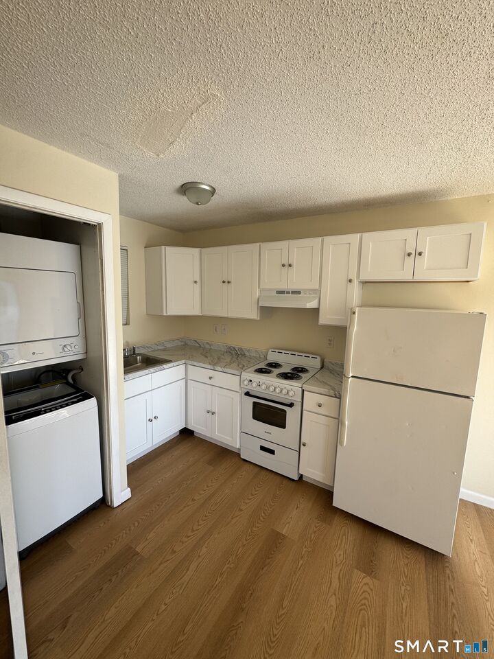 Property Photo: 4 Warwick Street 8 CT 06513