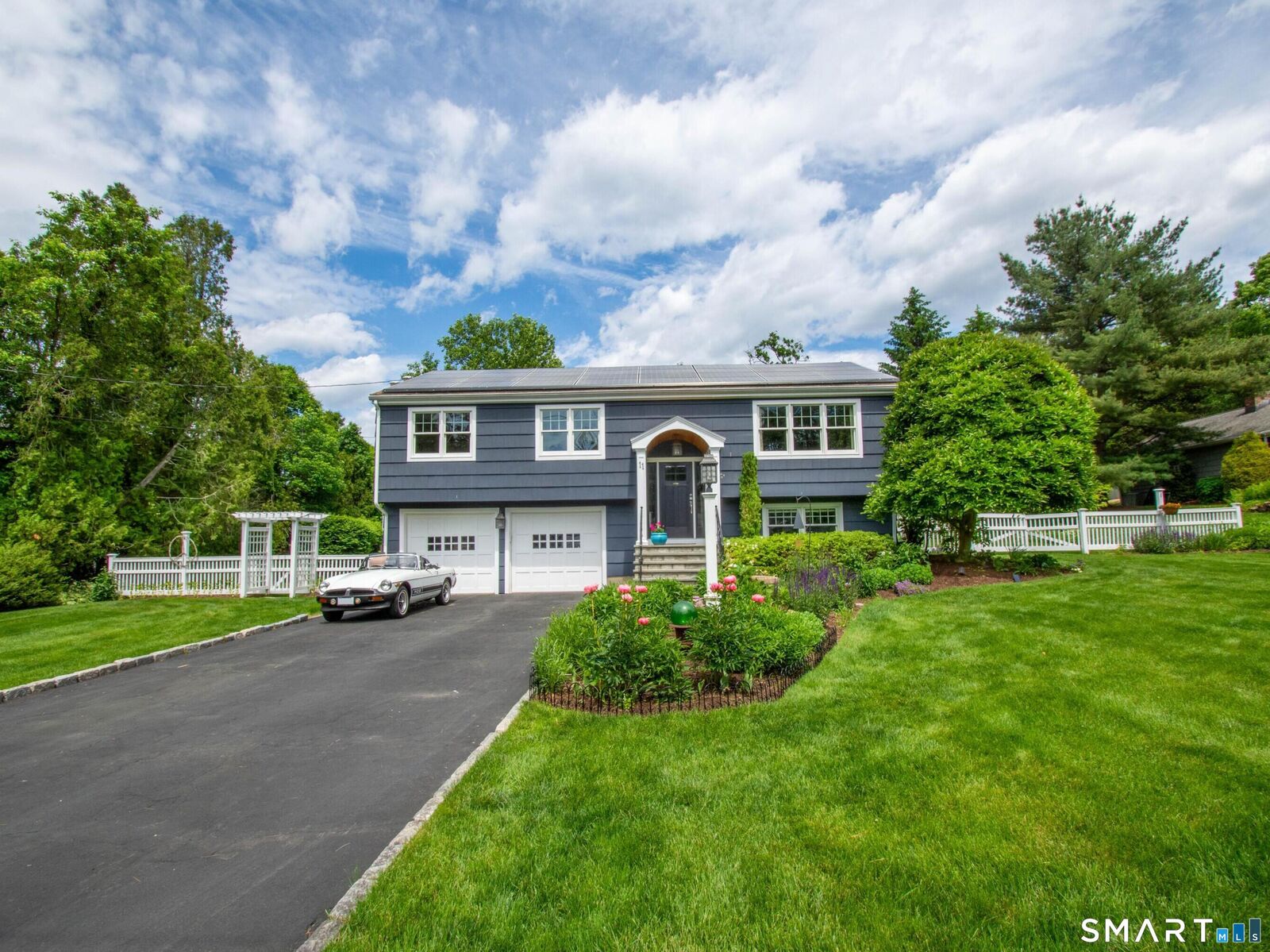 Property Photo: 11 Crestwood Drive CT 06612