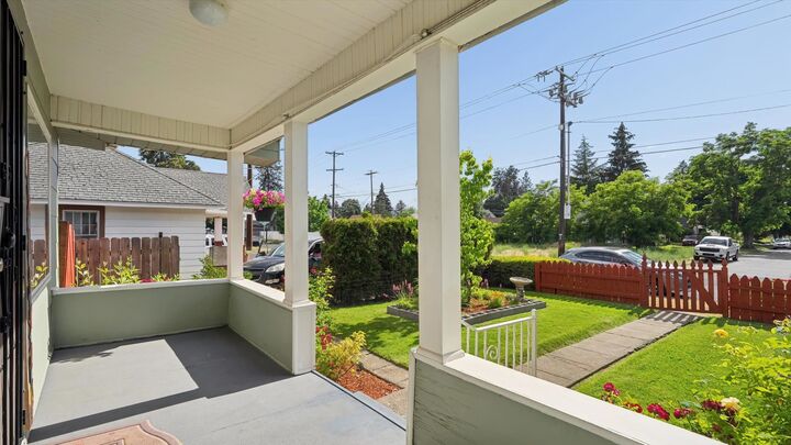 Property Photo: 3808 N Washington St WA 99208