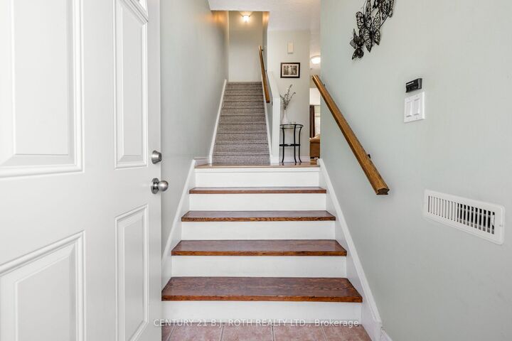 Property Photo:  52 Adelaide Street 31  ON L4N 3T5 