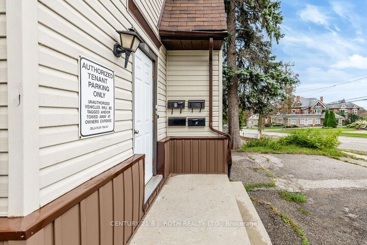 Property Photo:  102 West Street N  ON L3V 5C3 