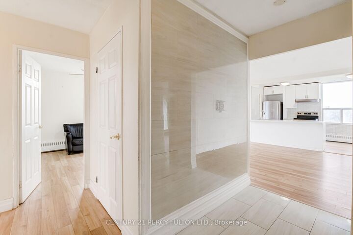 Property Photo:  5 Vicora Linkway N/A #614  ON M3C 1A4 