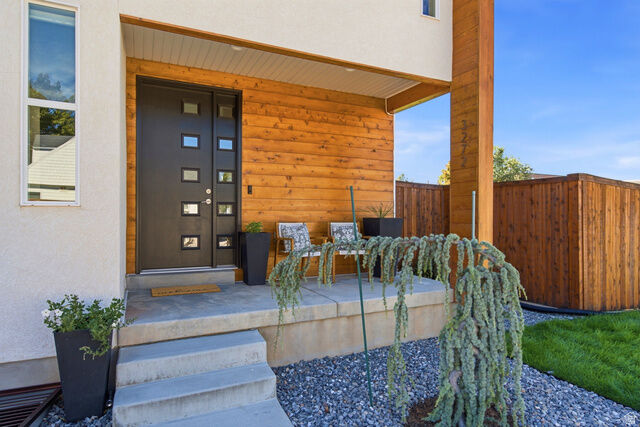 Property Photo:  3272 S 2000 E  UT 84109 