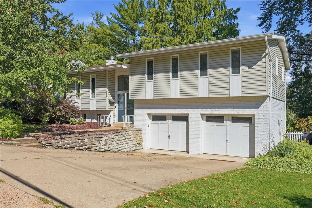 Property Photo: 109 Dillon Dr PA 15243