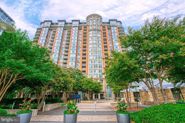 Property Photo:  8220 Crestwood Heights Drive 216  VA 22102 