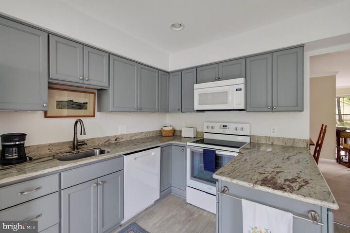 Property Photo:  2514 N Haven Cove 102  MD 21401 