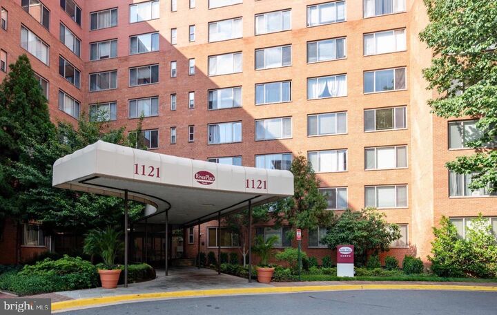 Property Photo:  1121 Arlington Boulevard 520  VA 22209 