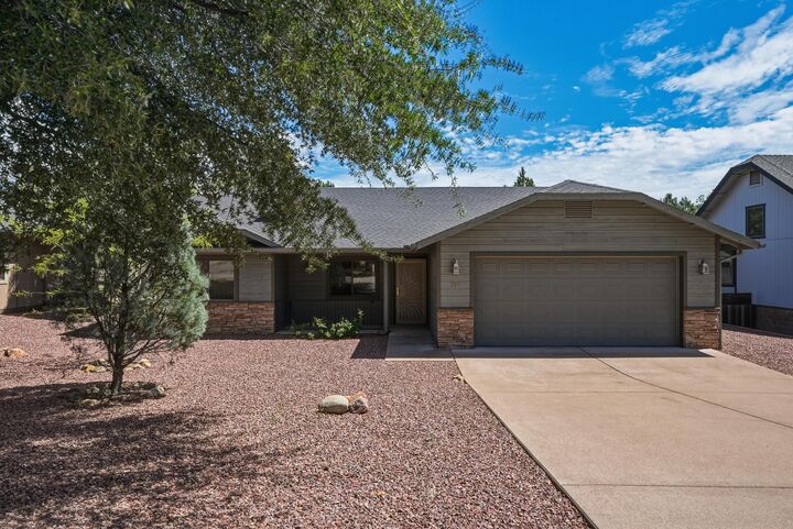 Property Photo: 701 W Sherwood Drive AZ 85541