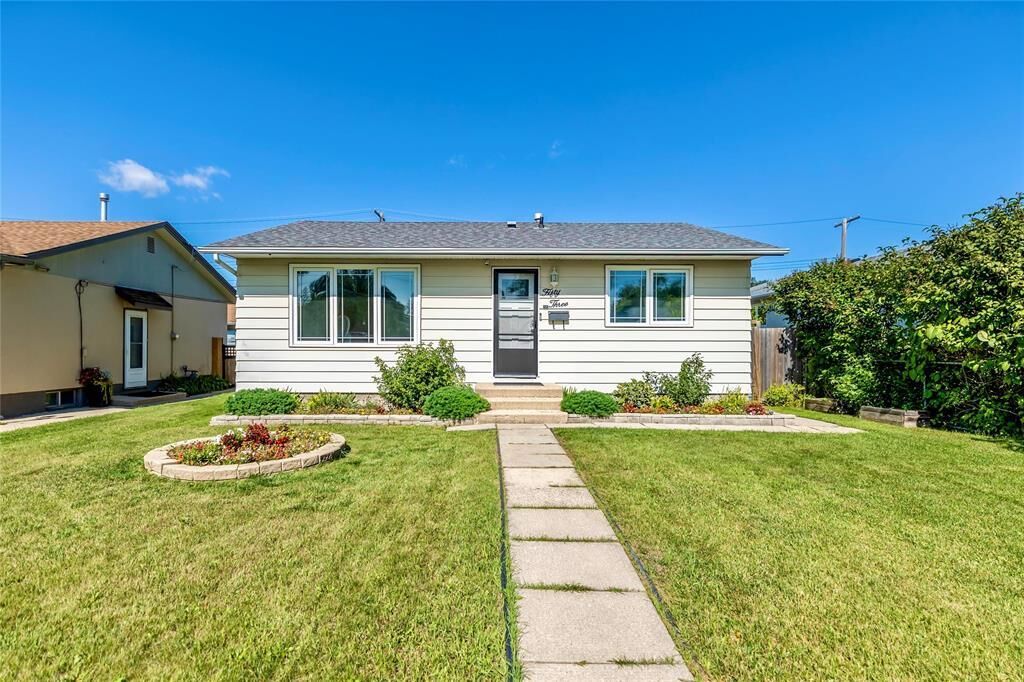 Photo de la propriété: 53 Woodydell Avenue MB R2M 2T8