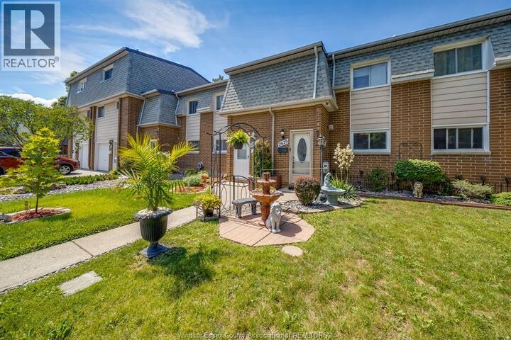 Property Photo: 2629 Vine Court 54 ON N8T 2X4