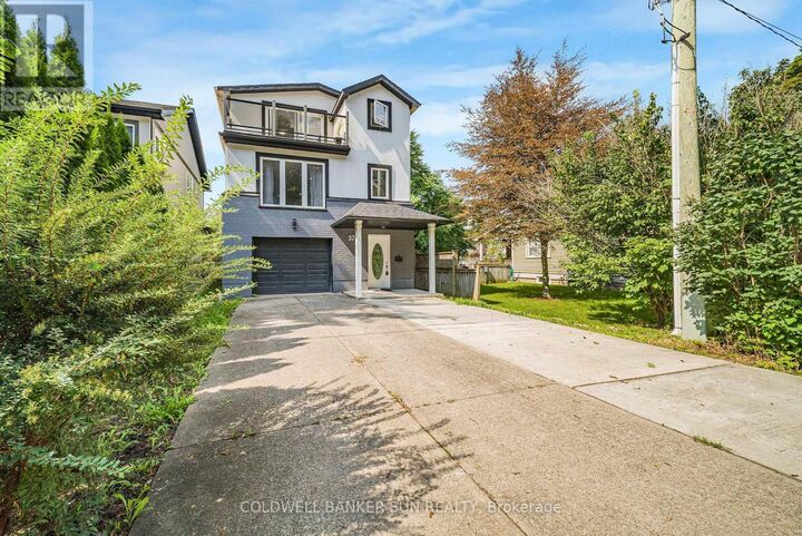Property Photo: 37 1/2 Cumberland Street ON L2M 1E4