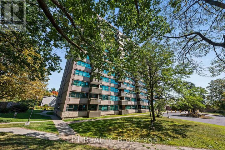 Property Photo:  555 Brittany Drive Ph5  ON K1K 4C5 