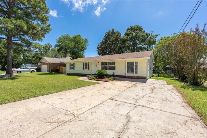 Property Photo:  222 NW Moriarty Street  FL 32548 