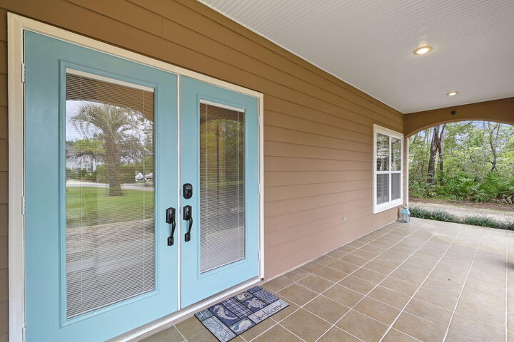 Property Photo: 543 Shelter Cove Drive FL 32459