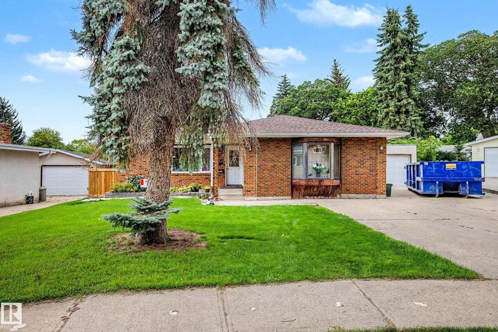 Property Photo: 23 Montcalm Crescent AB T8N 2C8