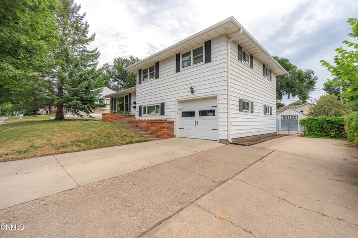 Property Photo:  1705 6th Street N  ND 58501 