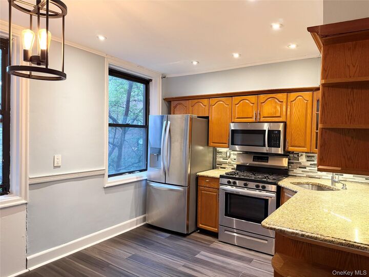 Property Photo:  412C Larchmont Acres West 2C  NY 10538 
